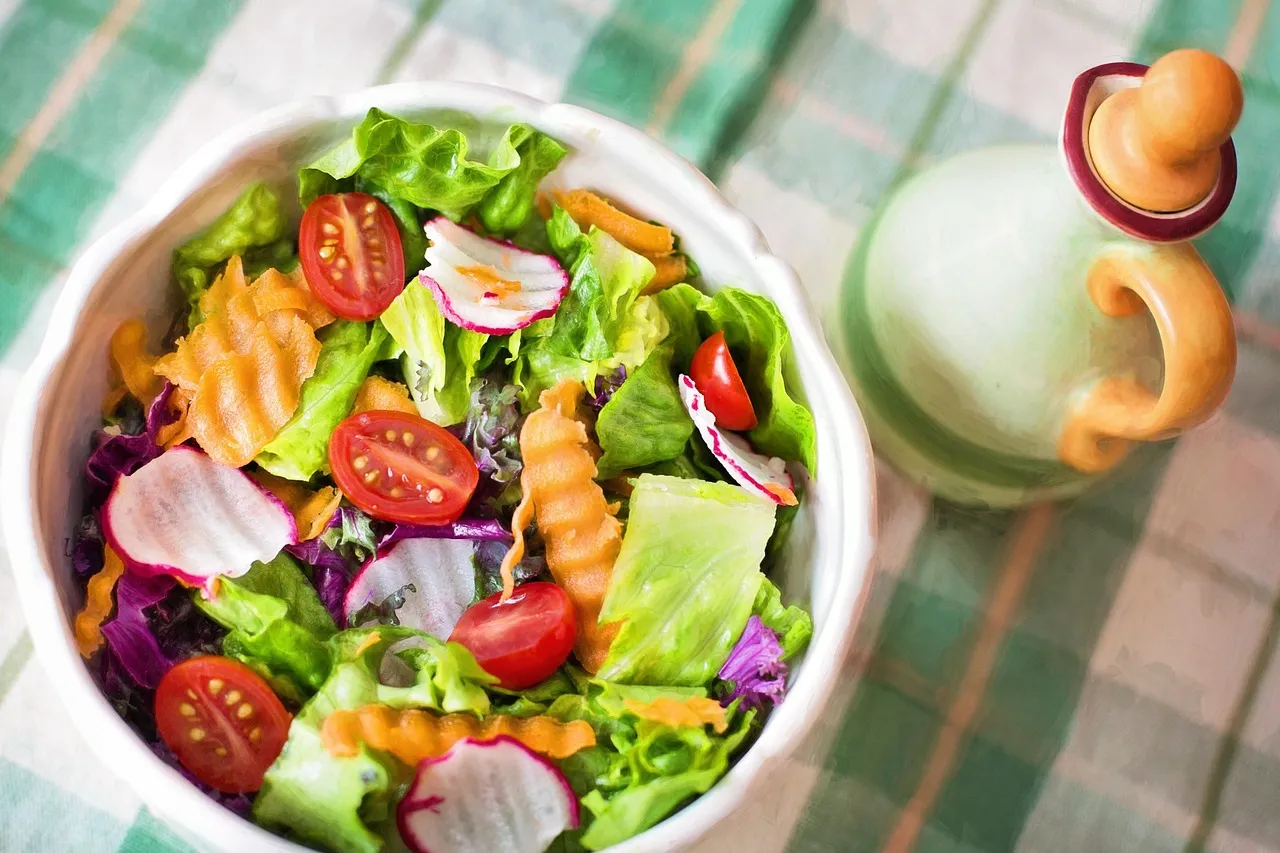 Salad sayur warna-warni