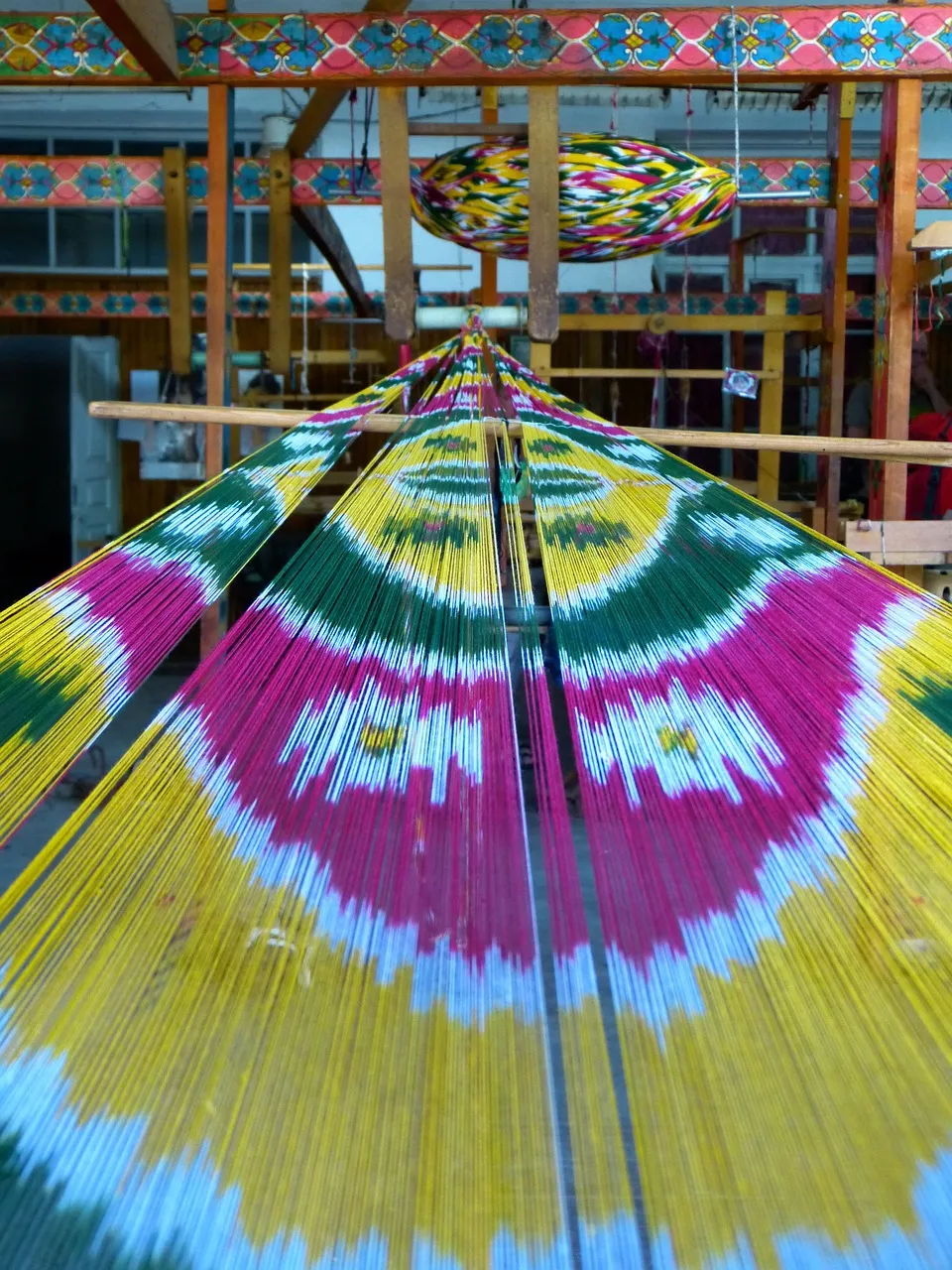 Lungsin Ikat Terbentang